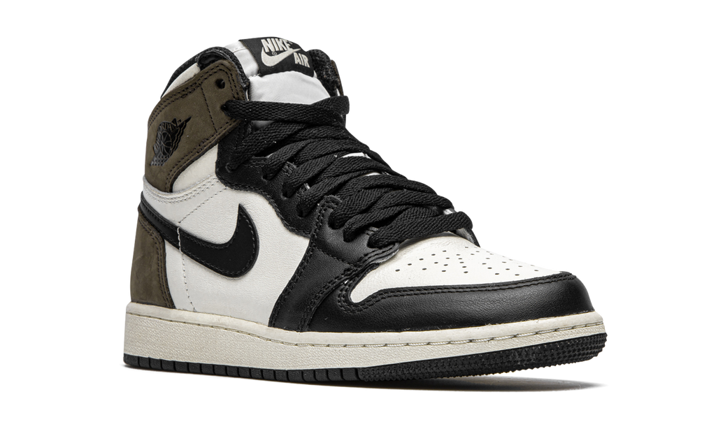 Air Jordan 1 Retro High Dark Mocha (GS) 8