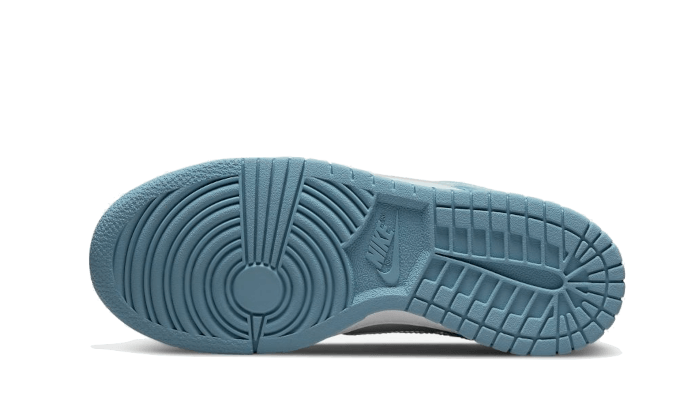 Nike Dunk Low Clear Swoosh 6