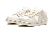 Nike SB Dunk Low 'City Of Love Light Bone' 3