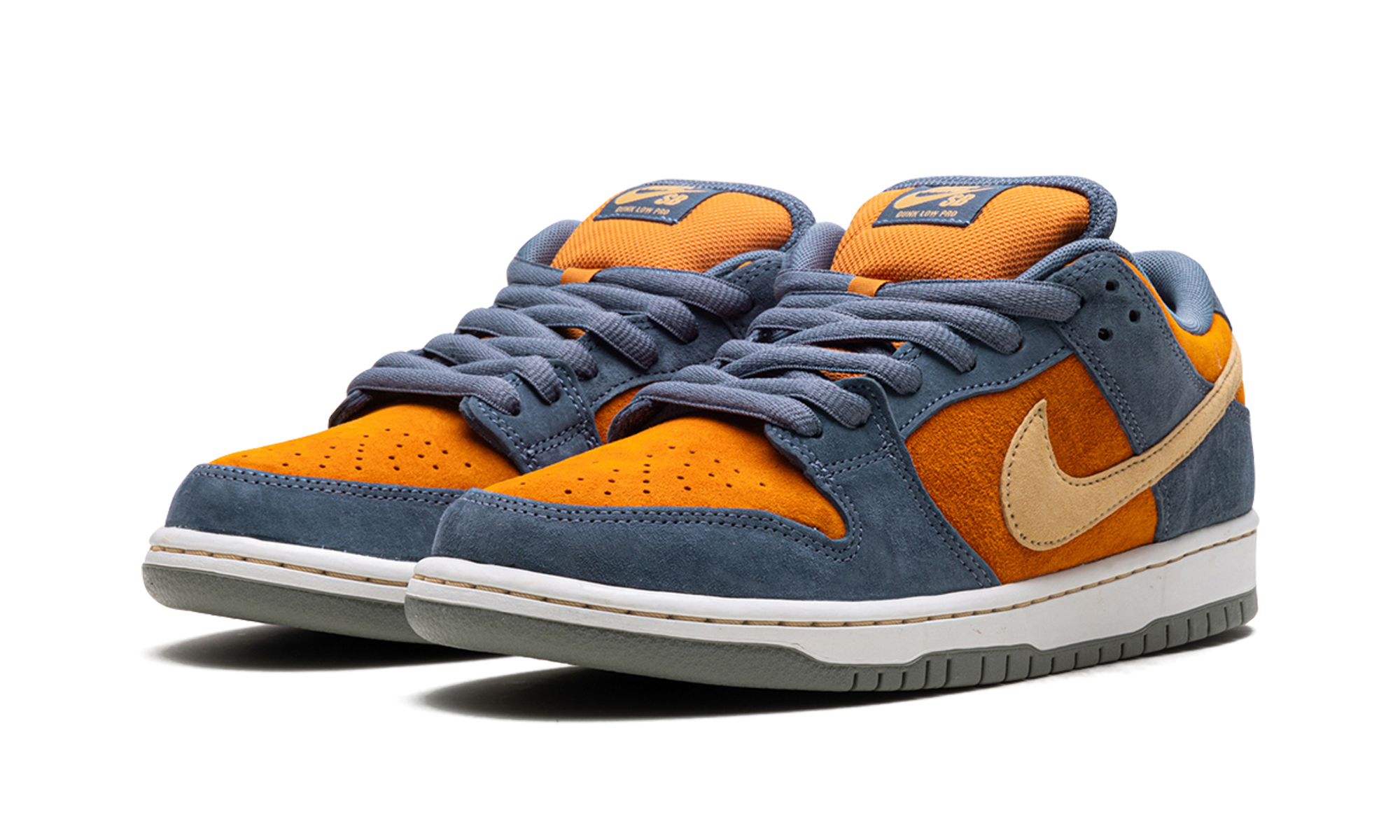 Nike SB Dunk Low 'Light Carbon Monarch' 3
