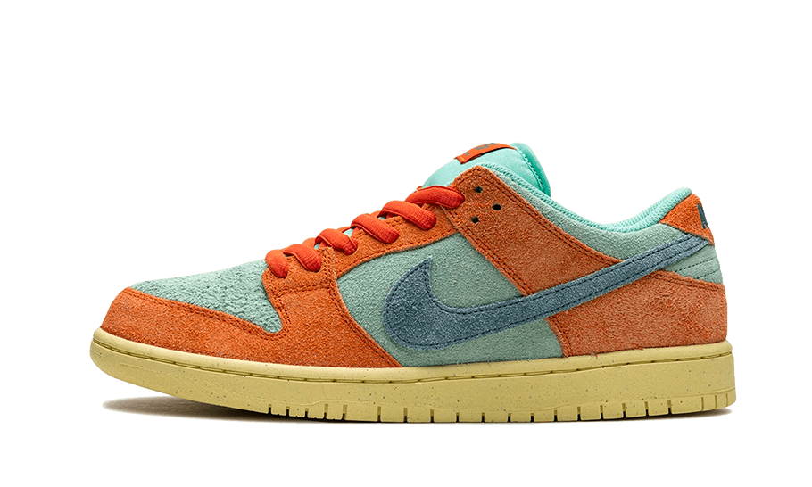 Nike SB Dunk Low Orange Emerald Rise 5