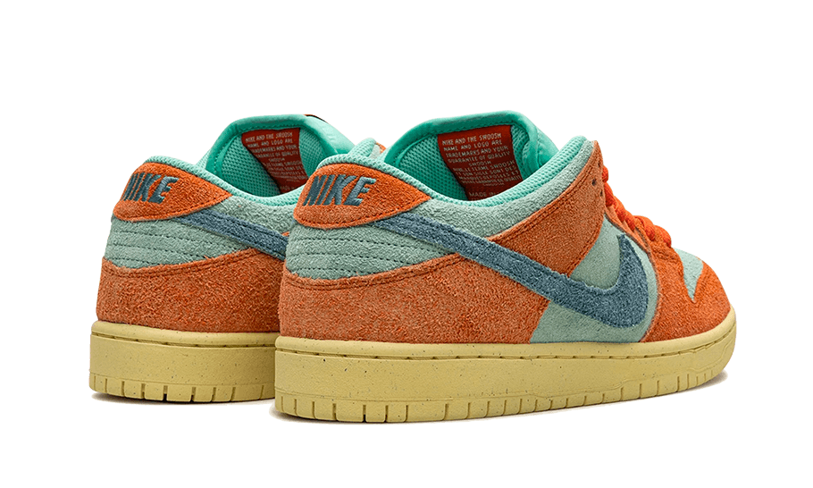 Nike SB Dunk Low Orange Emerald Rise 7