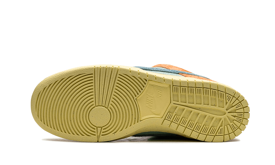 Nike SB Dunk Low Orange Emerald Rise 8