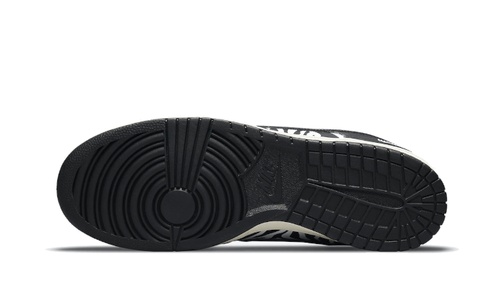 Nike SB Dunk Low Quartersnacks Zebra 3