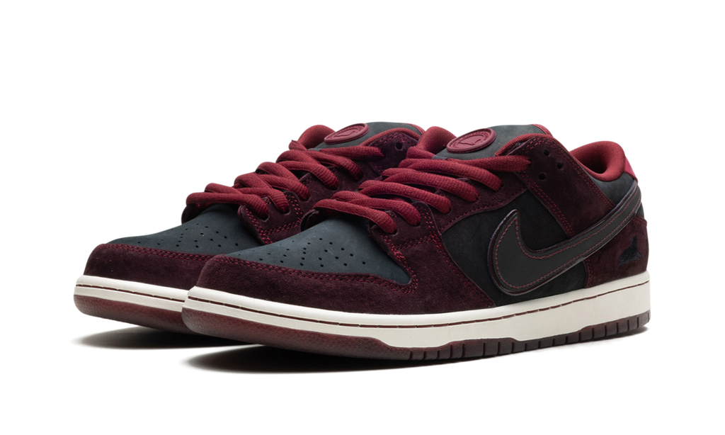 Nike SB Dunk Low 'Riot Skateshop' 3