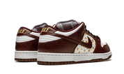 Nike SB Dunk Low x Supreme ‘’Barkroot Brown’’ 4