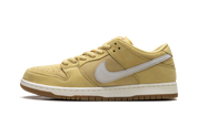 Nike SB Dunk LowSaturn Gold 1