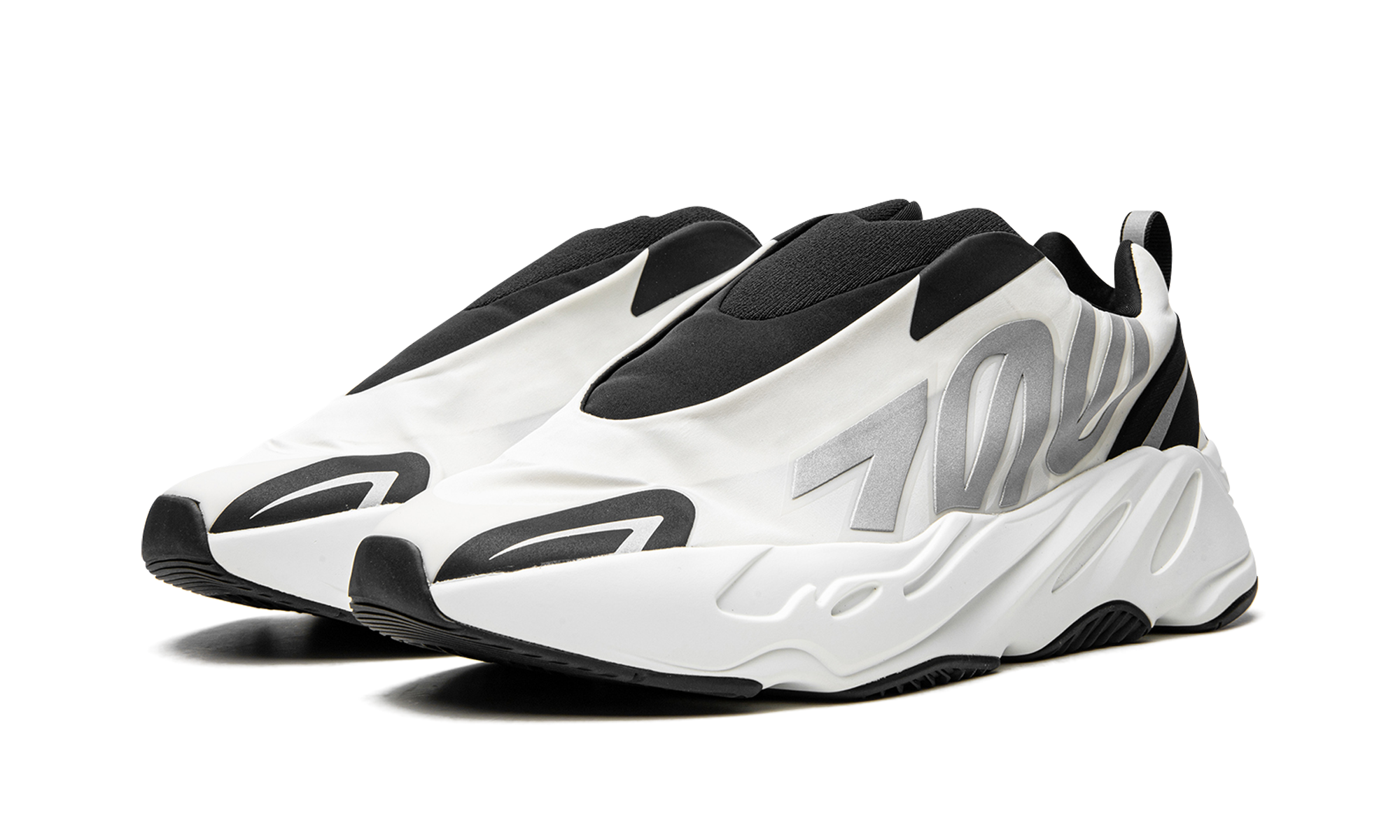 Yeezy Boost 700 MNVN Laceless Analog 3