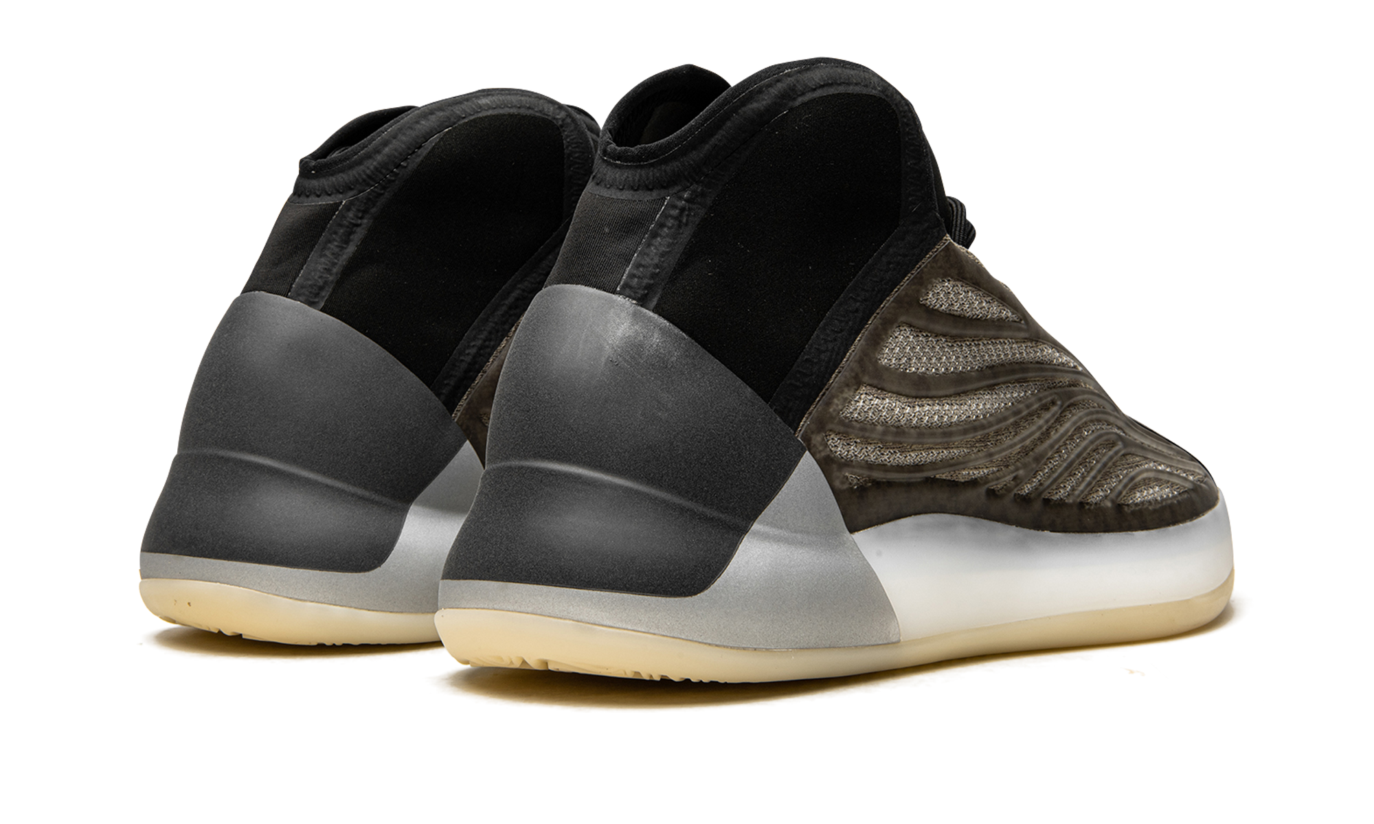 Yeezy QNTM Barium 4