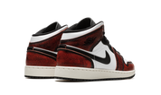 Air Jordan 1 Mid SE Wear-Away Chicago (GS) 4