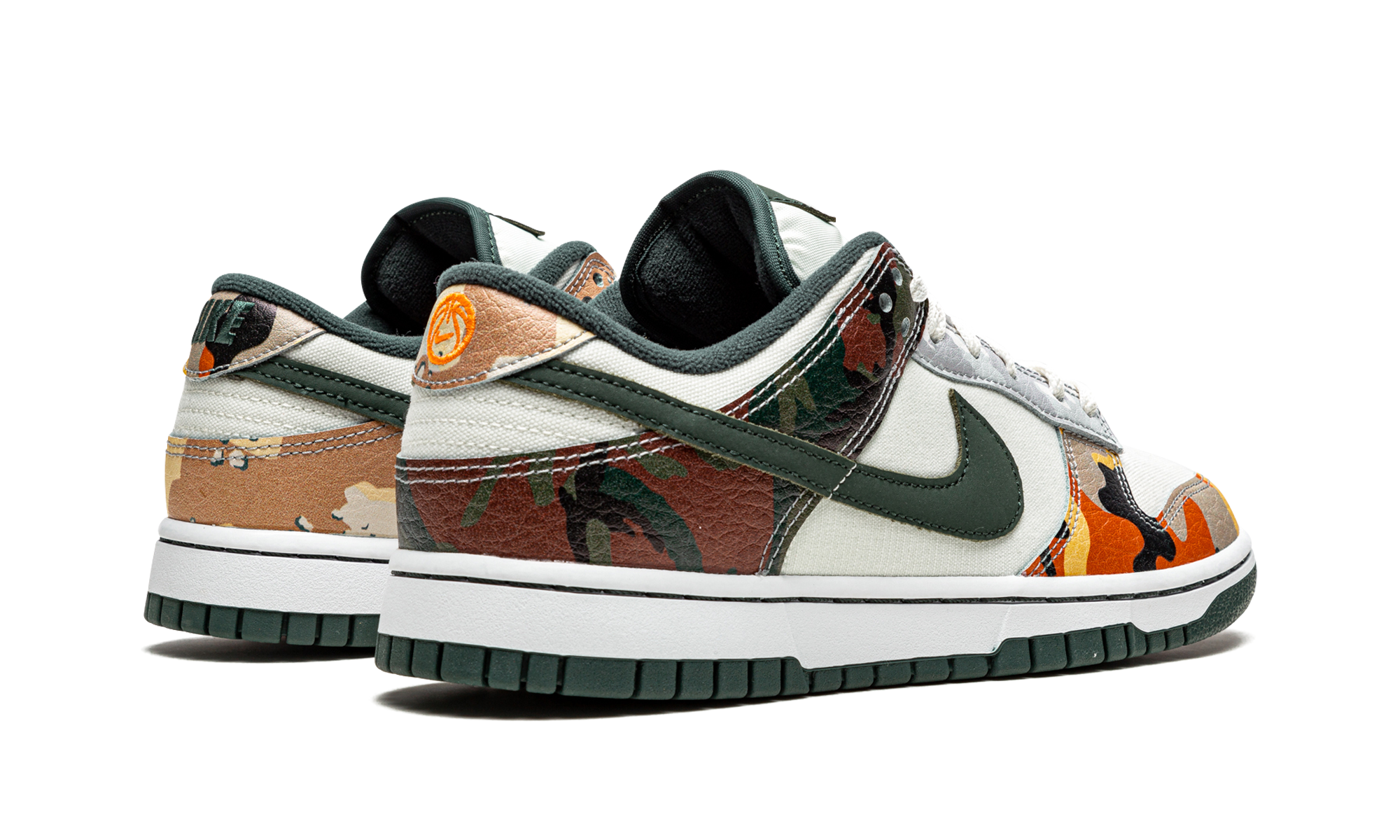 Nike Dunk Low SE SAIL MULTI-Camo 3