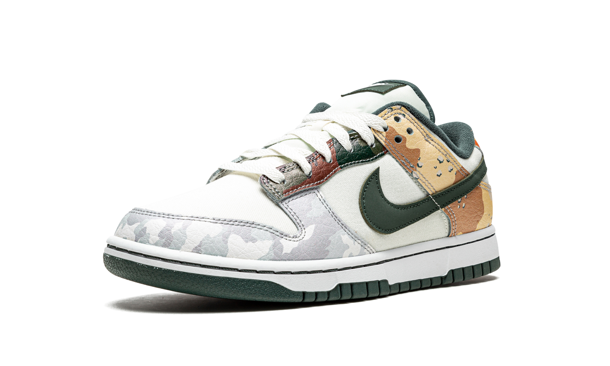 Nike Dunk Low SE SAIL MULTI-Camo 4