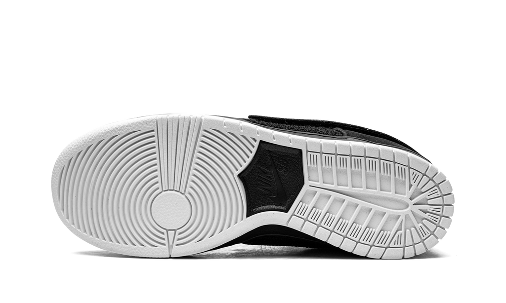 Nike SB Dunk Low Gnarhunters 6